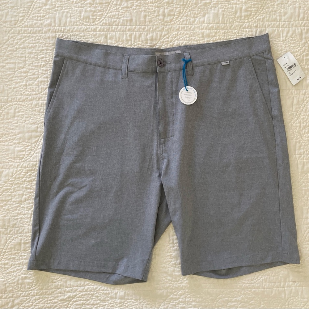 NWT Travis Mathew Mens Carlsbad Chino Golf Shorts Size 40 Light Grey New
